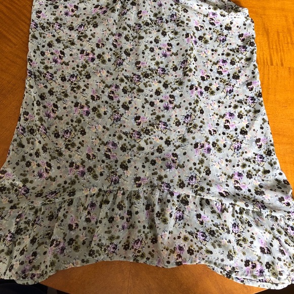 Floral and Lacey Peplum Tank Top - Picture 4 of 4